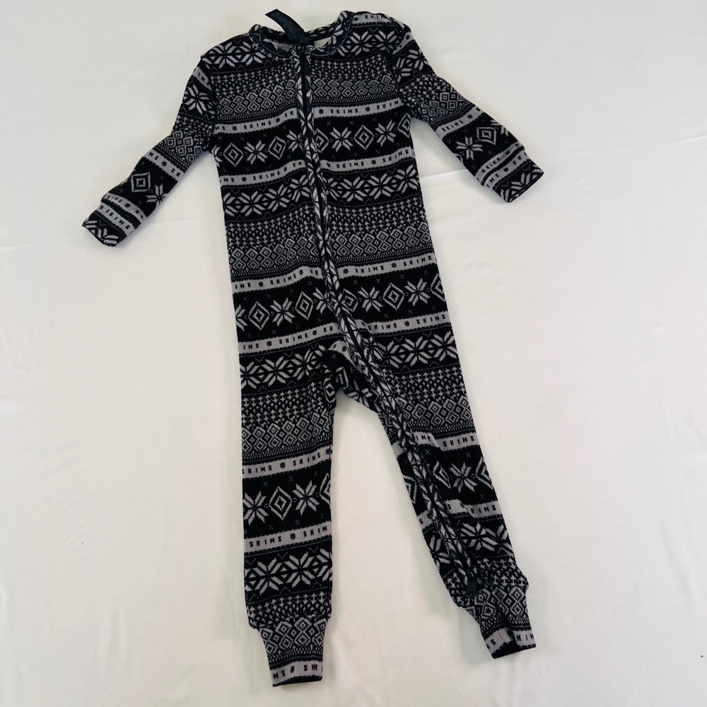 SKIMS Kids Black‎ Grey Fair Isle Snowflake Fleece Zip Pajama Sleeper 3M